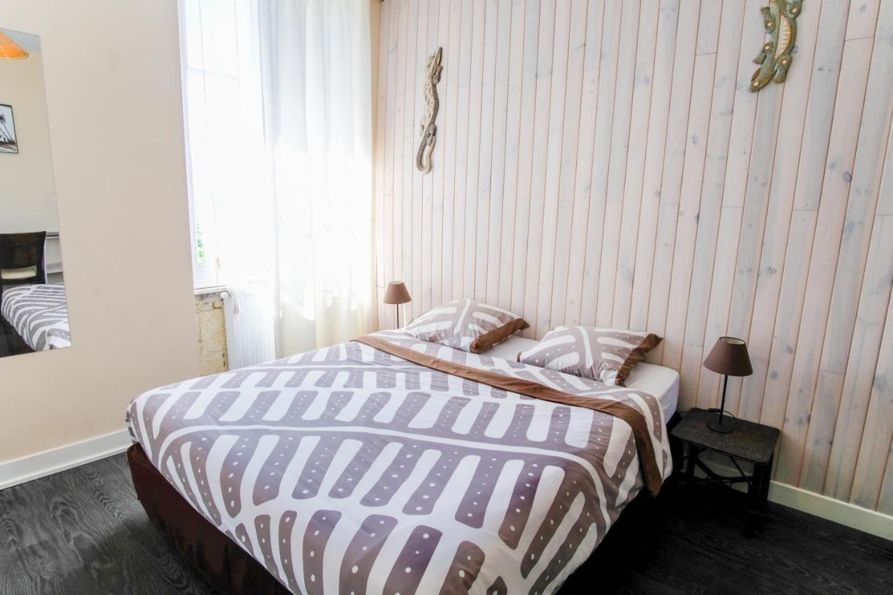 Les Gues Rivieres Bed & Breakfast Pujols  Exterior photo