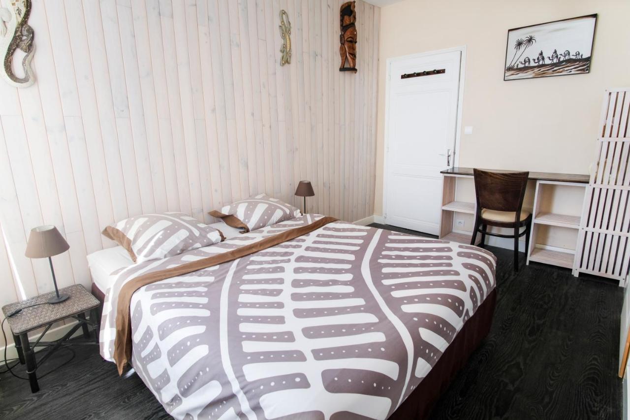 Les Gues Rivieres Bed & Breakfast Pujols  Exterior photo
