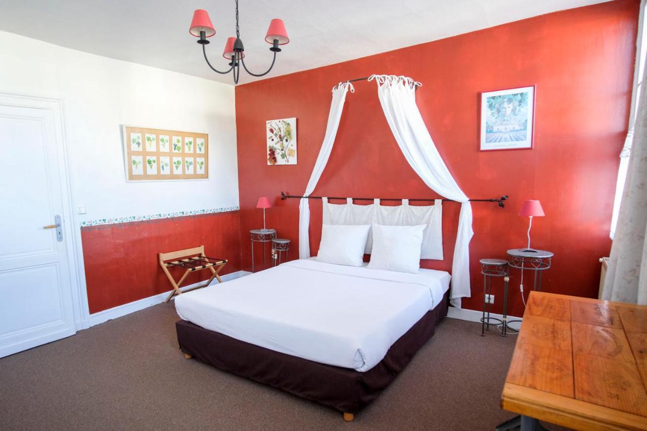 Les Gues Rivieres Bed & Breakfast Pujols  Exterior photo